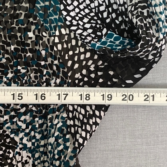 Denver Hayes Top Womens 2X Green Black Button Up Top 3/4 Sleeve Pleated Stretchy - Picture 8 of 12